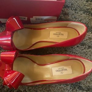 Valentino Garavani Patent Bow Stilletto Pumps